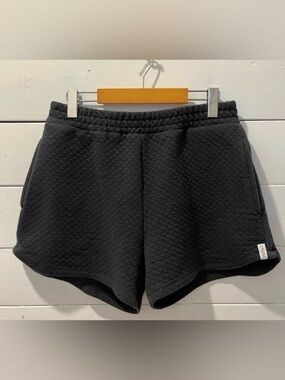 LIVØM Grey Quilted Shorts Size  M